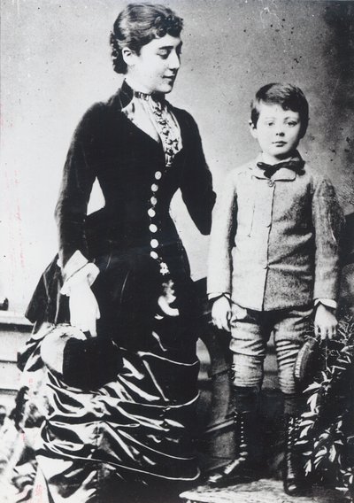 Winston Churchill mit seiner Mutter, Lady Randolph Churchill von English Photographer